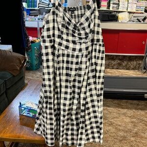 Retro Chic Black and White Checkered Design